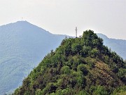 54 Zoom sulla croce del Pizzo di Spino a dx  e su quella del Canto Alto a sx